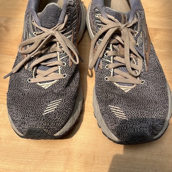 Brooks Adrenaline GTS 19 Grey/Peach women’s running shoes, size 11, GUC - Picture 6 of 8